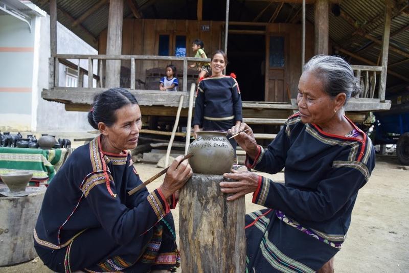 Gốm cổ xã Yang Tao (1)